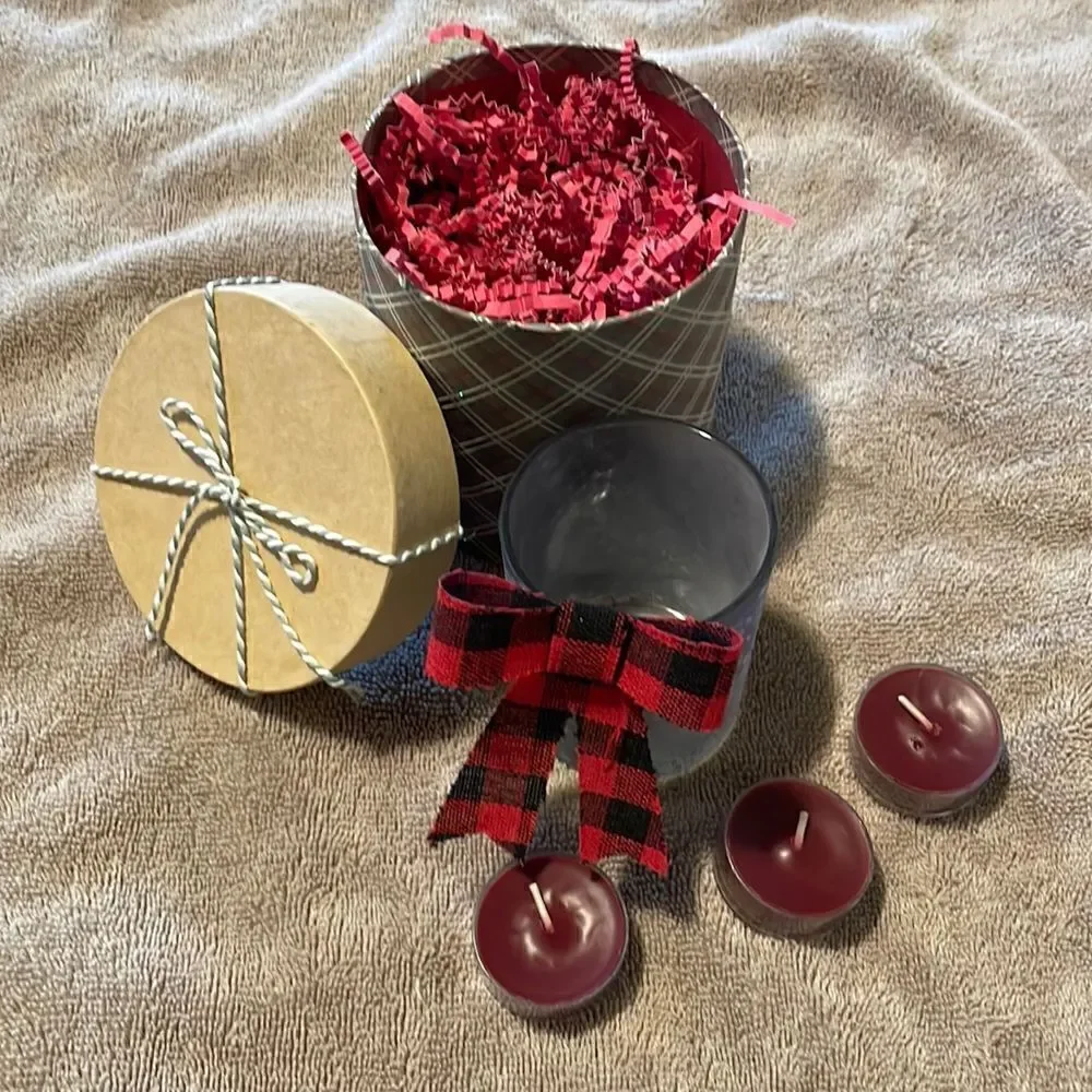PartyLite tealights and candle holder gift boxed - Picture 2 of 3